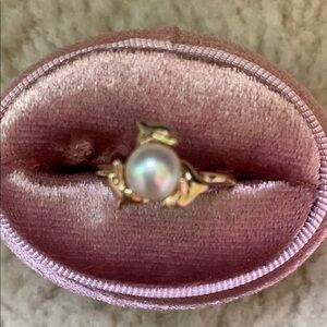 14 Karat Pearl Ring with Dolphins Design
